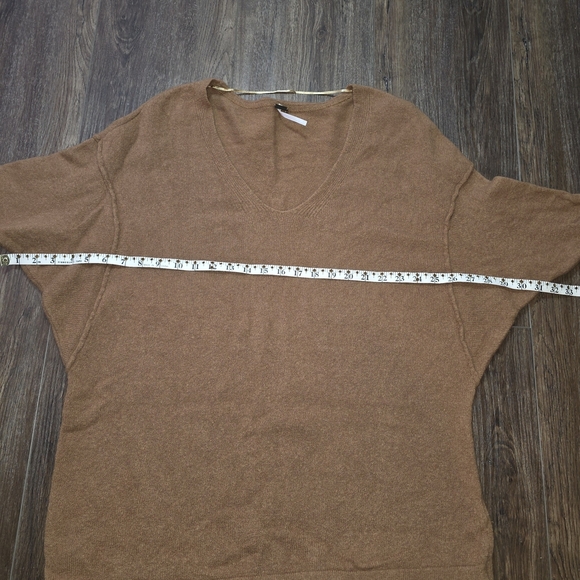 Free People Camel Brown Oversized V-Neck Sweater Slouchy Knit Pullover Size S - Picture 6 of 11